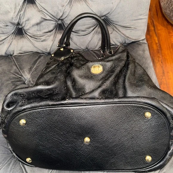 Louis Vuitton Black Shoulder Bag with Gold Accents - Picture 3 of 4